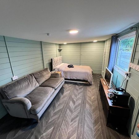 Cozy Cabin Independent Ensuite Guildford Zewnętrze zdjęcie