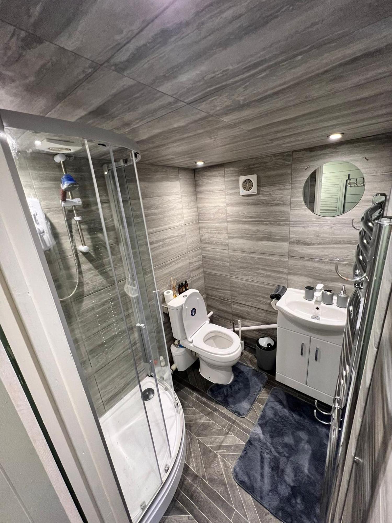 Cozy Cabin Independent Ensuite Guildford Zewnętrze zdjęcie
